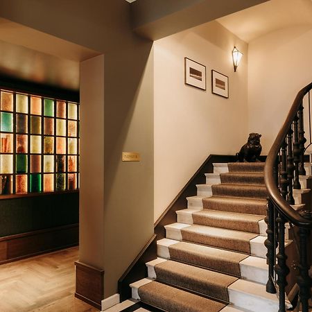 Boutique Hotel Chateau Royal 베를린 외부 사진 The staircase