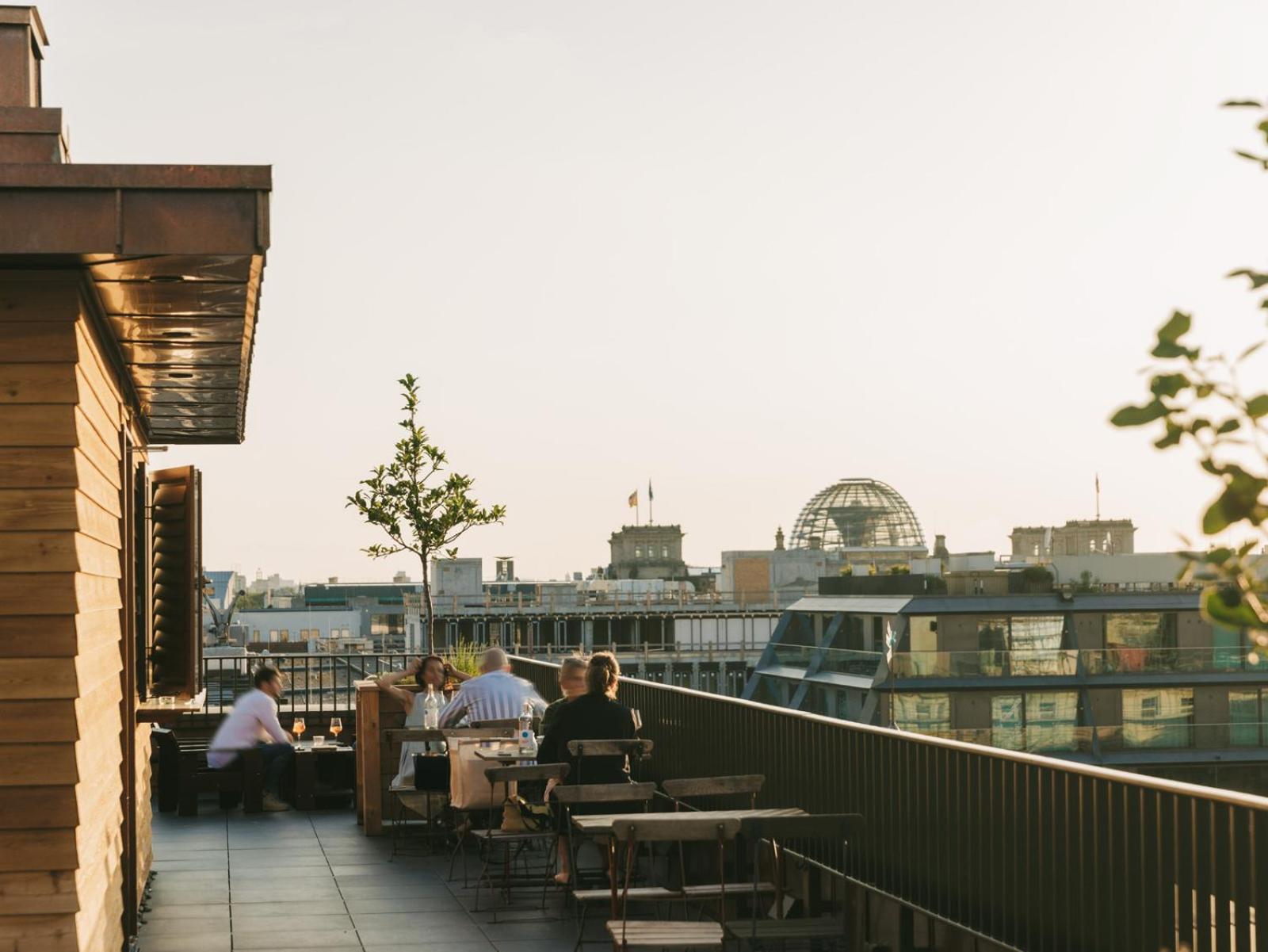 Boutique Hotel Chateau Royal 베를린 외부 사진 The rooftop bar at the Standard London