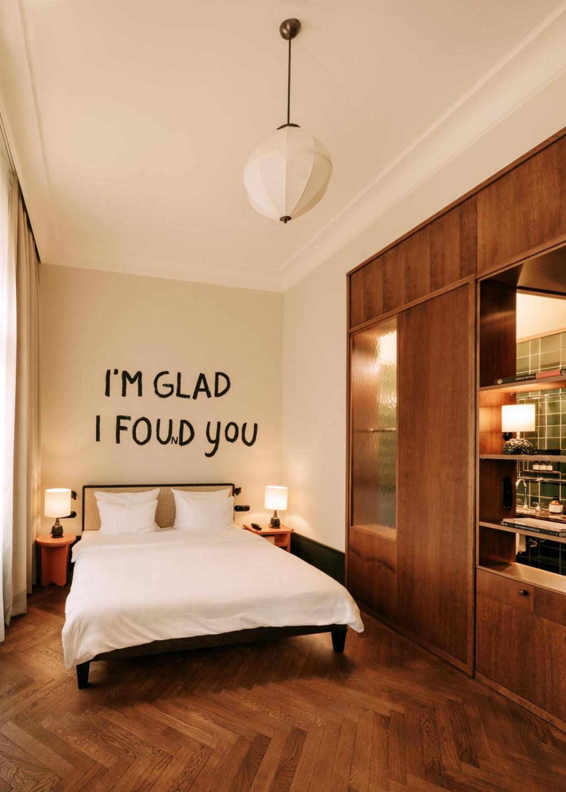 Boutique Hotel Chateau Royal 베를린 외부 사진 A wall sticker