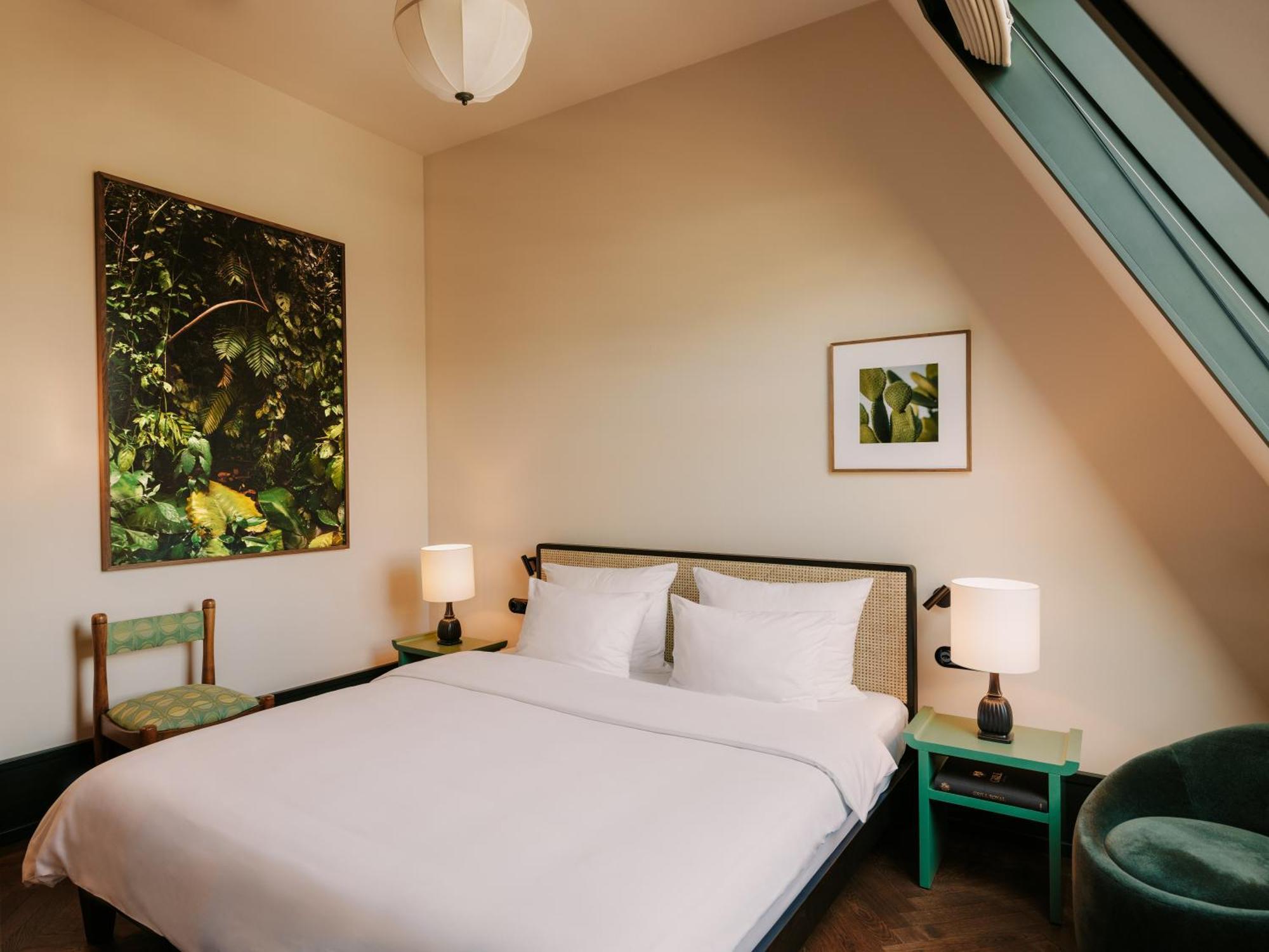 Boutique Hotel Chateau Royal 베를린 외부 사진 A bedroom at the Standard East Village